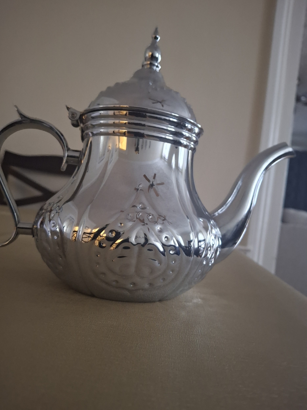 Decorative Silver Plated Tea Pot with Embossed Motif